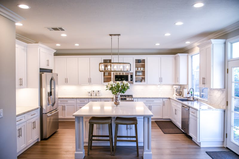 Contemporary kitchen with LVT flooring